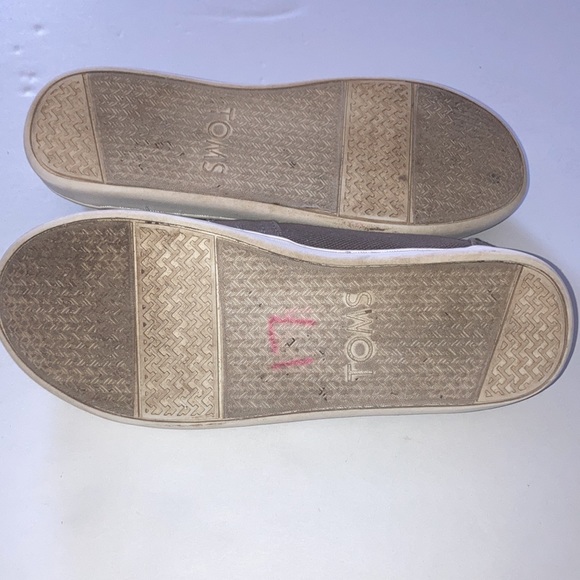 2 for $15 TOMS Shoes 2.0 Classic Alpargata Slip-On Big Kids Size 2Y Unisex - Picture 9 of 11